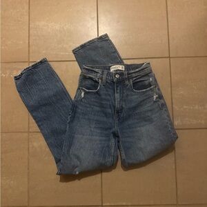 Abercrombie & Fitch Curve Love Ultra High-Rise 90’s Straight-Leg Jeans 23/000S